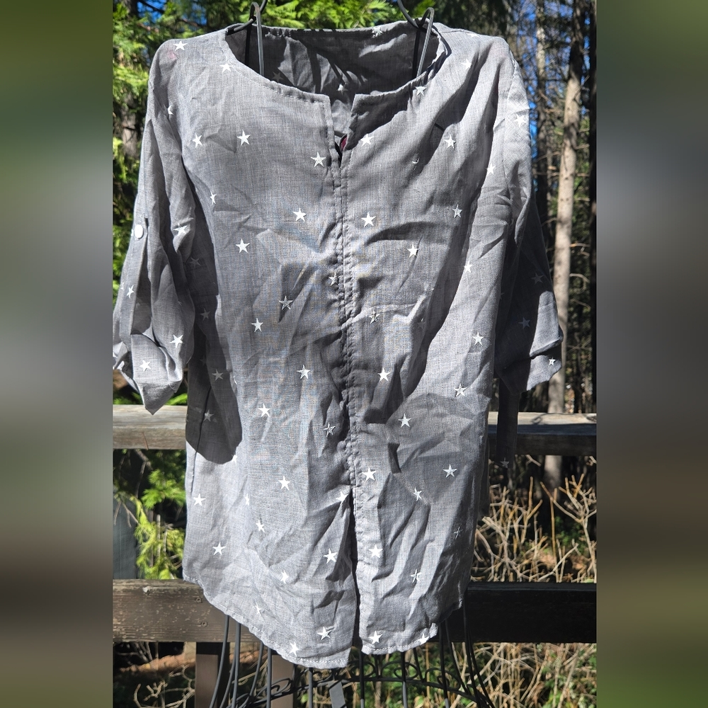 Unbranded womens Gray Star Pattern Blouse szM - Picture 2 of 5